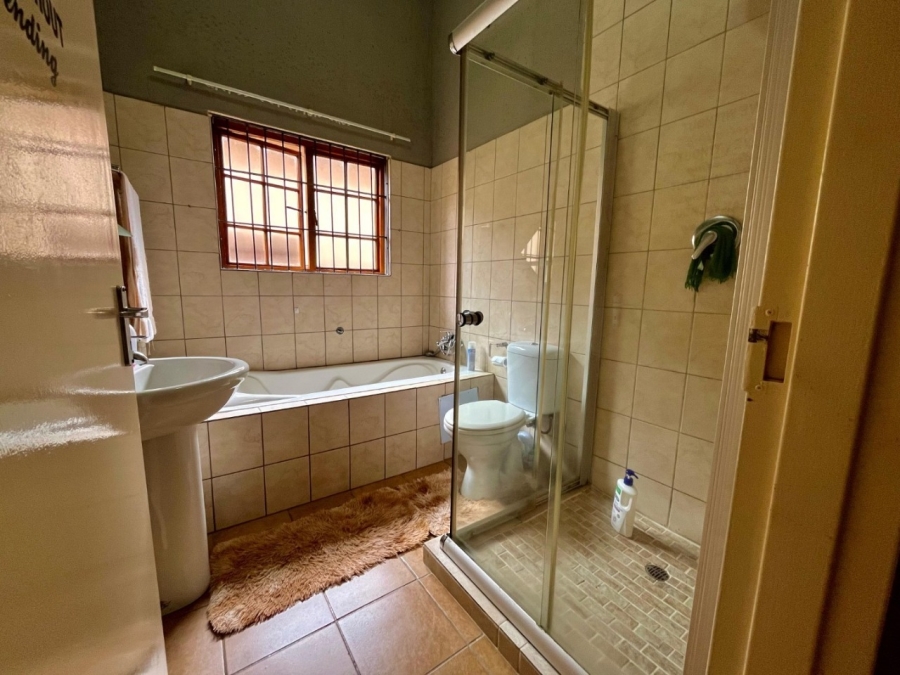To Let 3 Bedroom Property for Rent in Waterval East North West